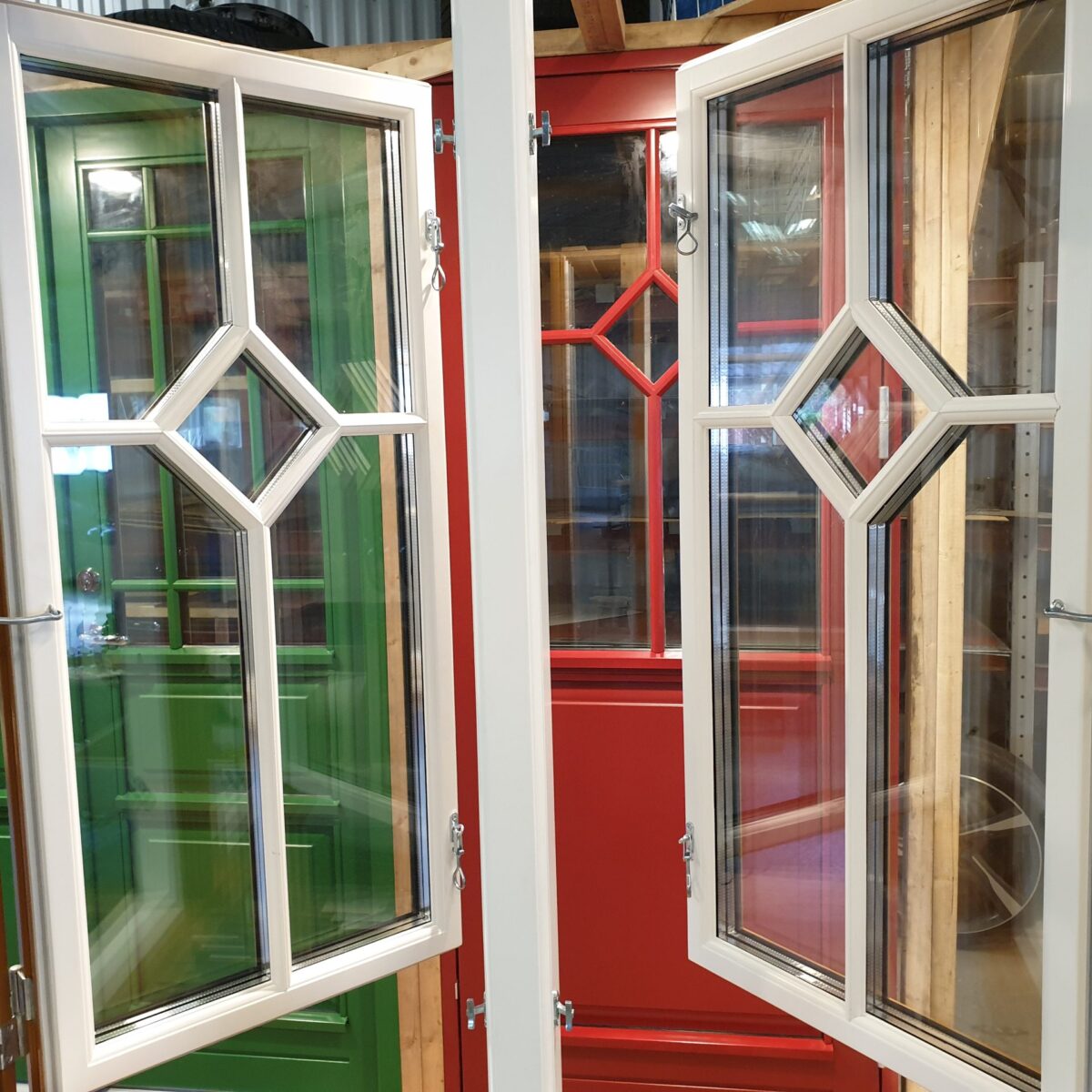 Allmogefönster - fönster Allmogeprofil vackra spröjs