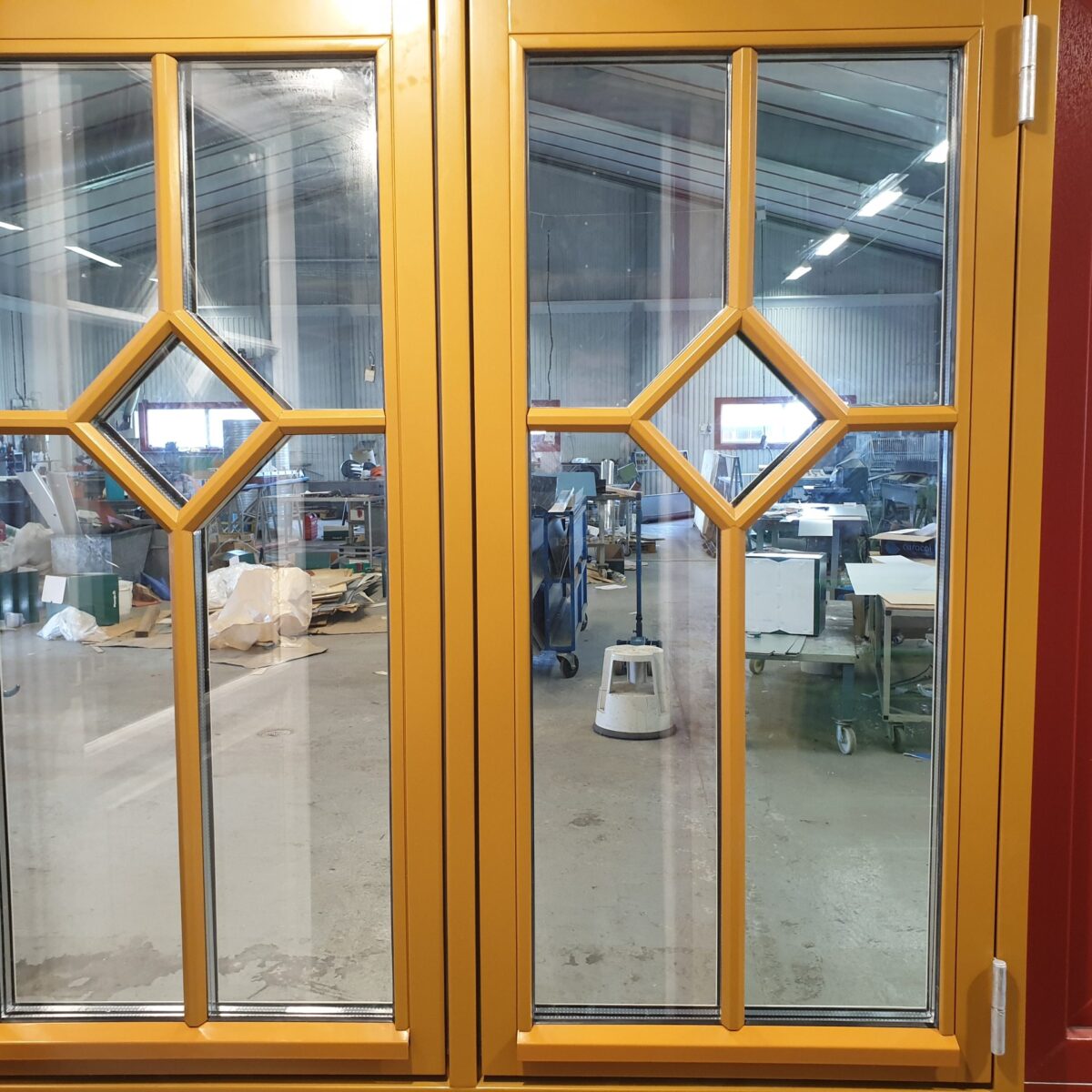 Priser Traditon fönster 2 luft fönster med tunna fönsterbågar