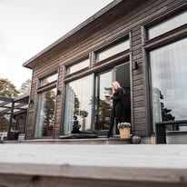 Ängelholm fönster dörrar uterum skjutdörrar vikpartier