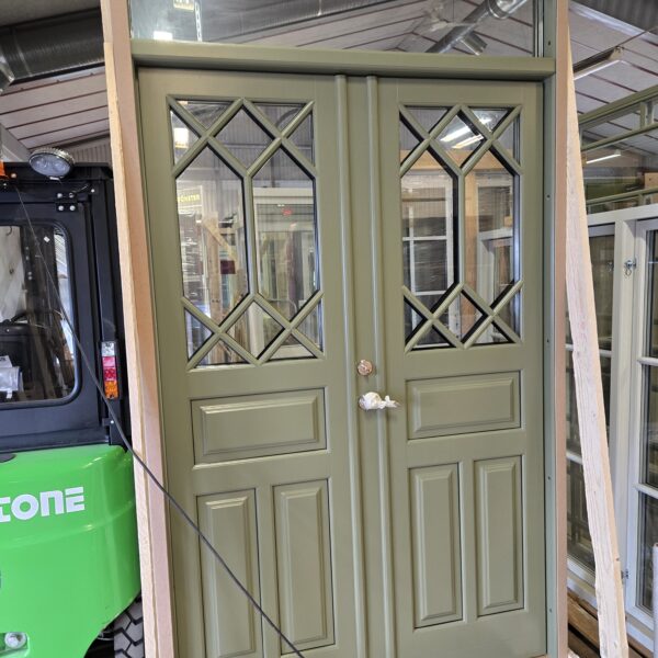 parytterdörr med krysspröjs grön med överljus rea outlet