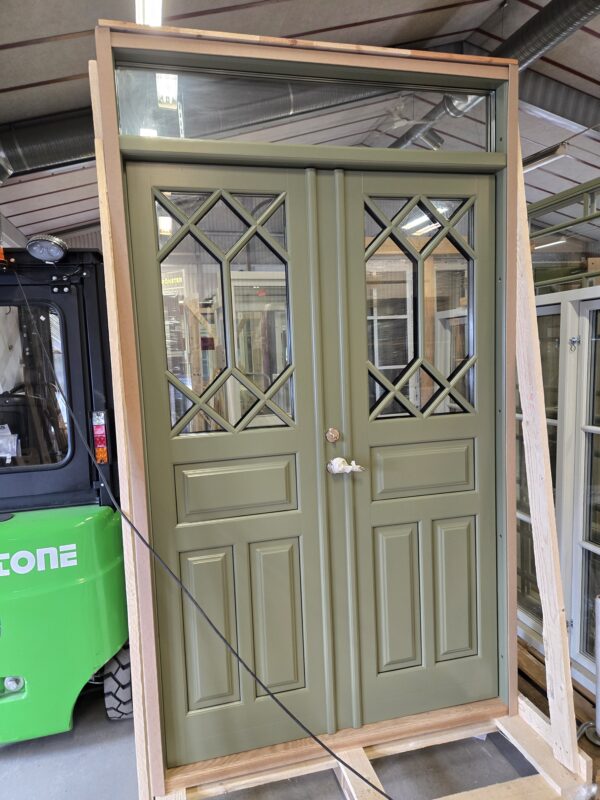 parytterdörr med krysspröjs grön med överljus rea outlet