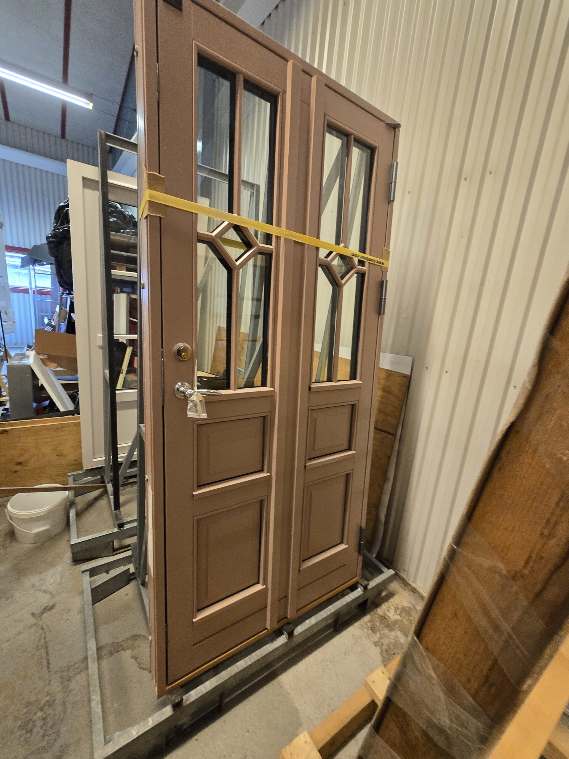 ytterdörr rosa med spröjs 10 21 rea pris